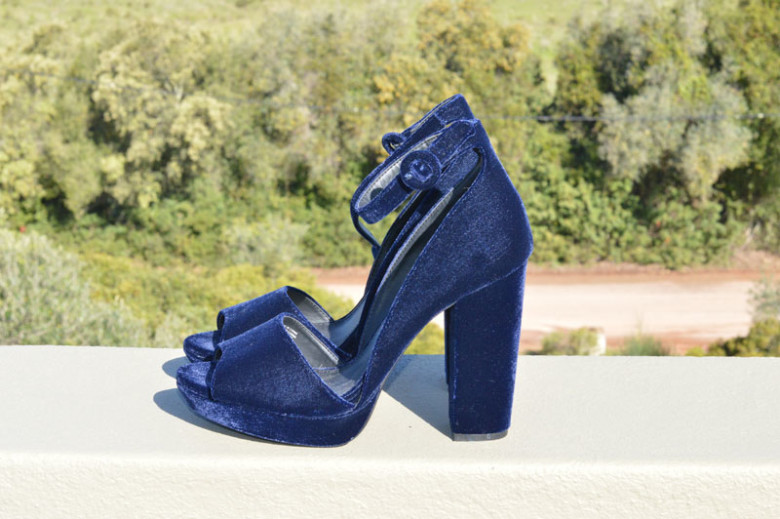 Blue velvet shoes4